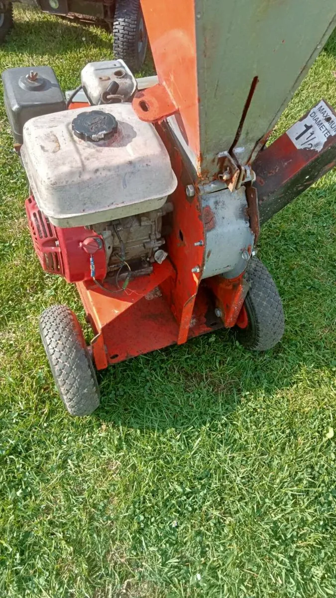 Honda petrol wood chipper - Image 4