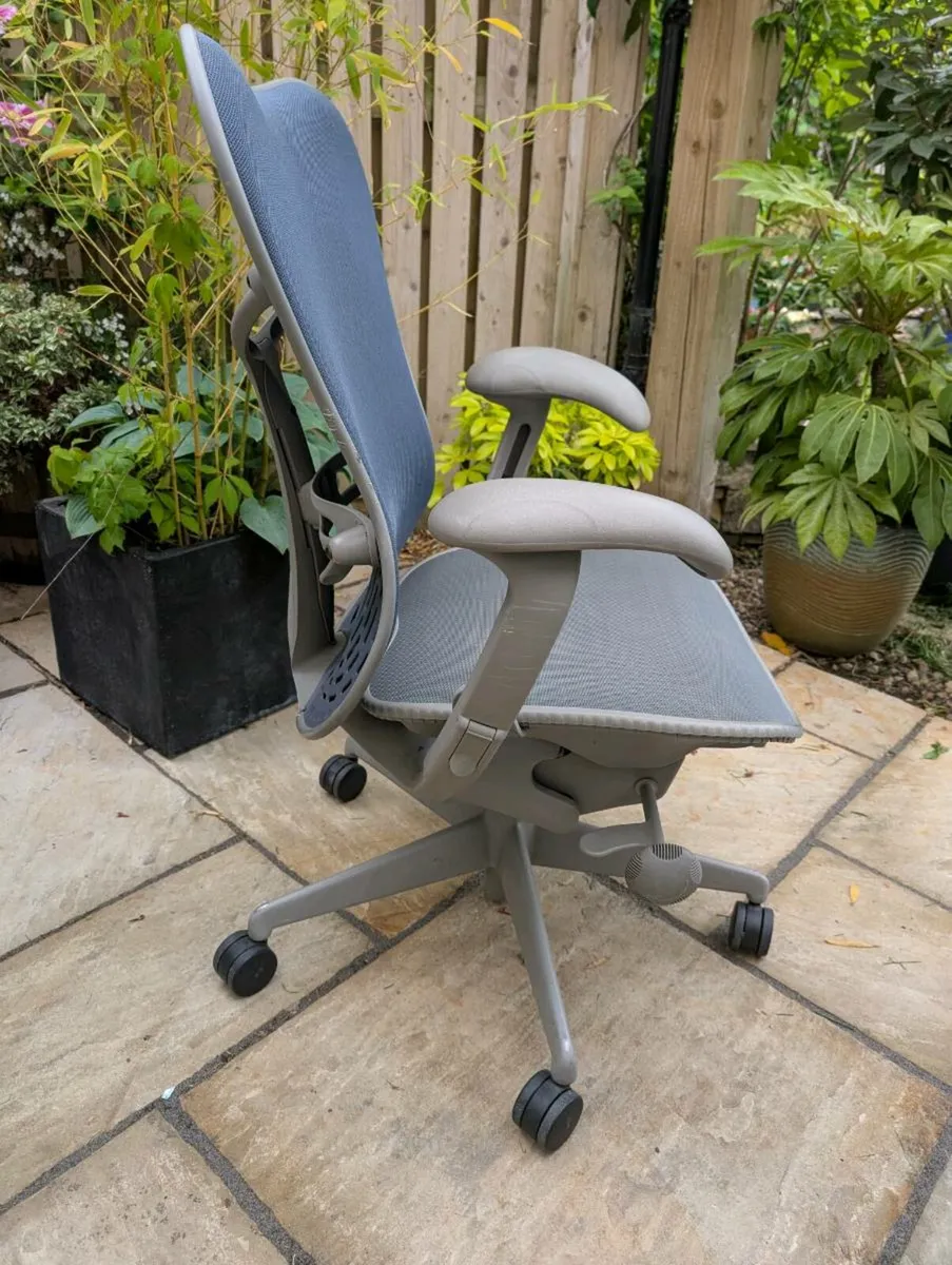 Herman miller mirra - Image 2