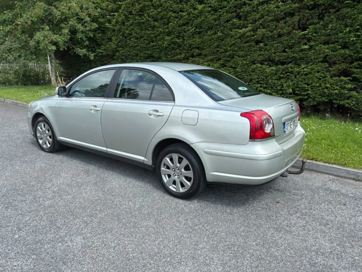 Toyota Avensis RC D-4d Strata - Image 3