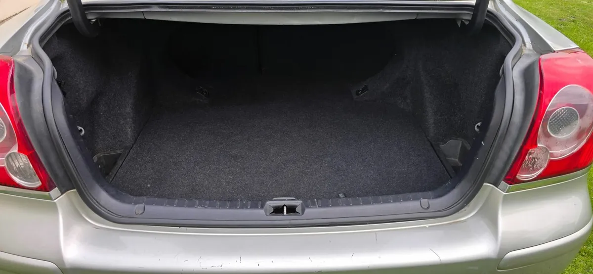 Toyota Avensis 2008 - Image 2