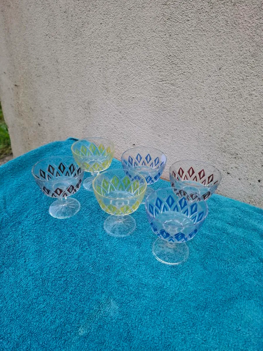 6 champagne glasses