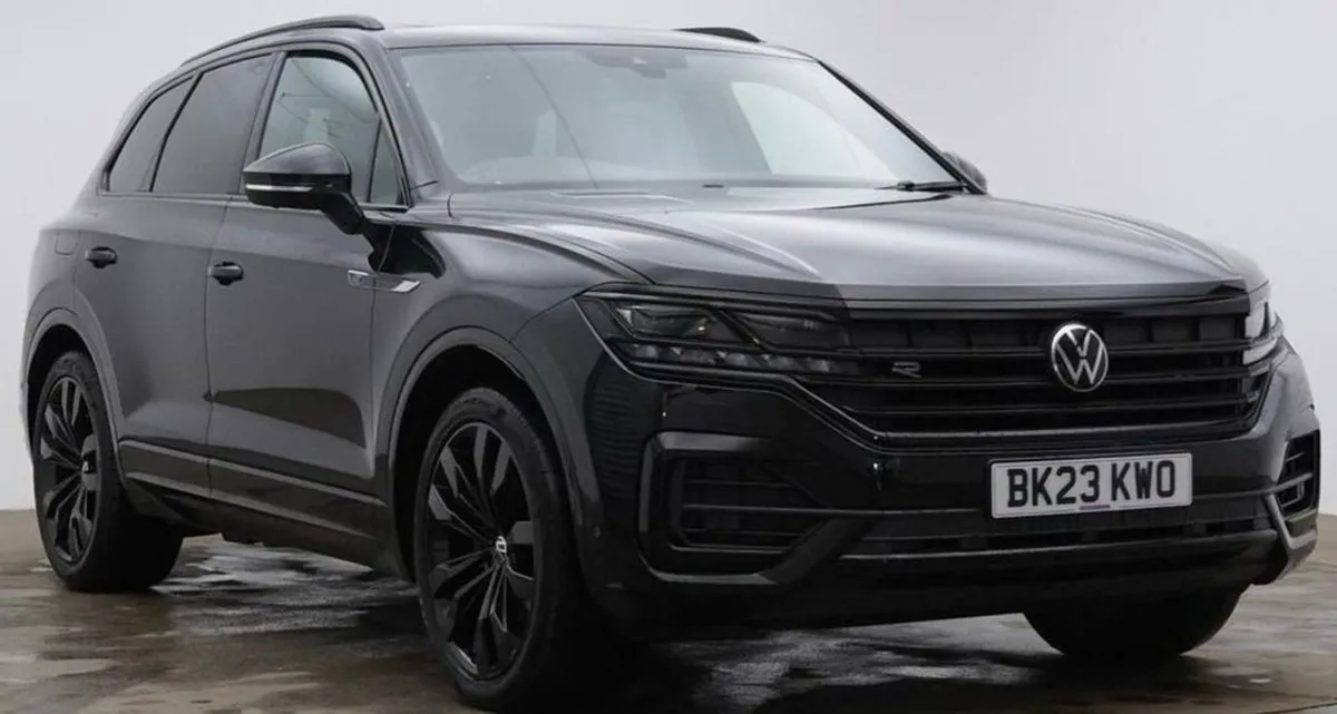 Volkswagen Touareg 3.0 TDI V6 Black Edition SUV 5 - Image 1