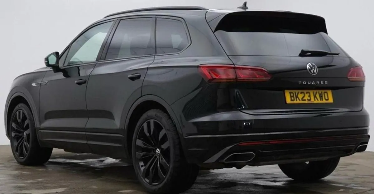 Volkswagen Touareg 3.0 TDI V6 Black Edition SUV 5 - Image 2