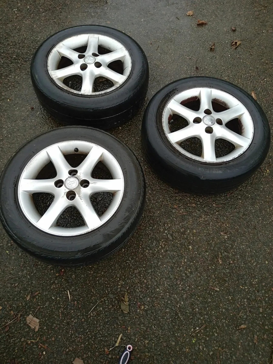 3.  2005  Toyota Corolla Alloy Wheels 30euro EACH - Image 1