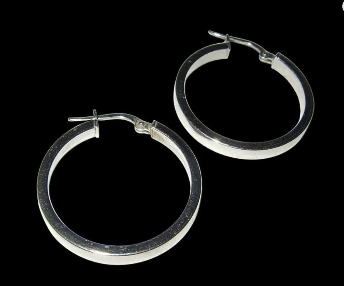 Vintage 9ct White Gold Hallmarked Hoop Earrings - Image 3