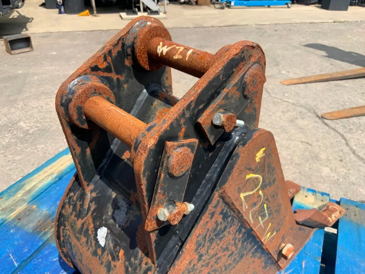 12" JCB MINI DIGGER  BUCKET......35mm PINS.....22 - Image 3