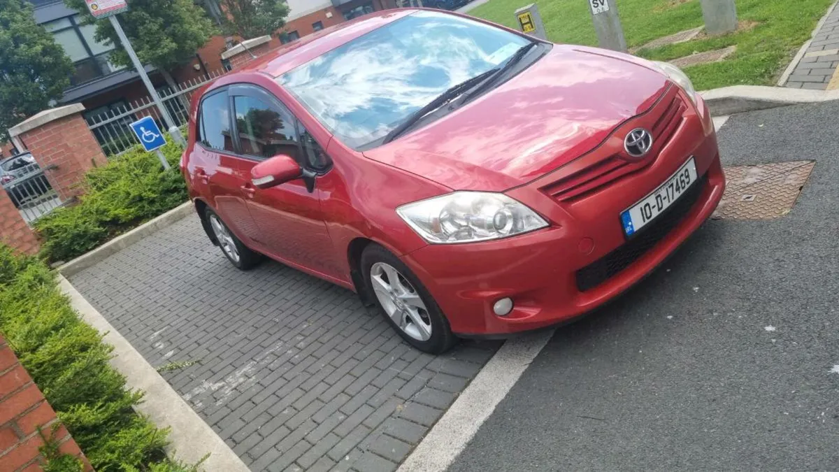 TOYOTA AURIS €4000 AUTOMATIC - Image 2
