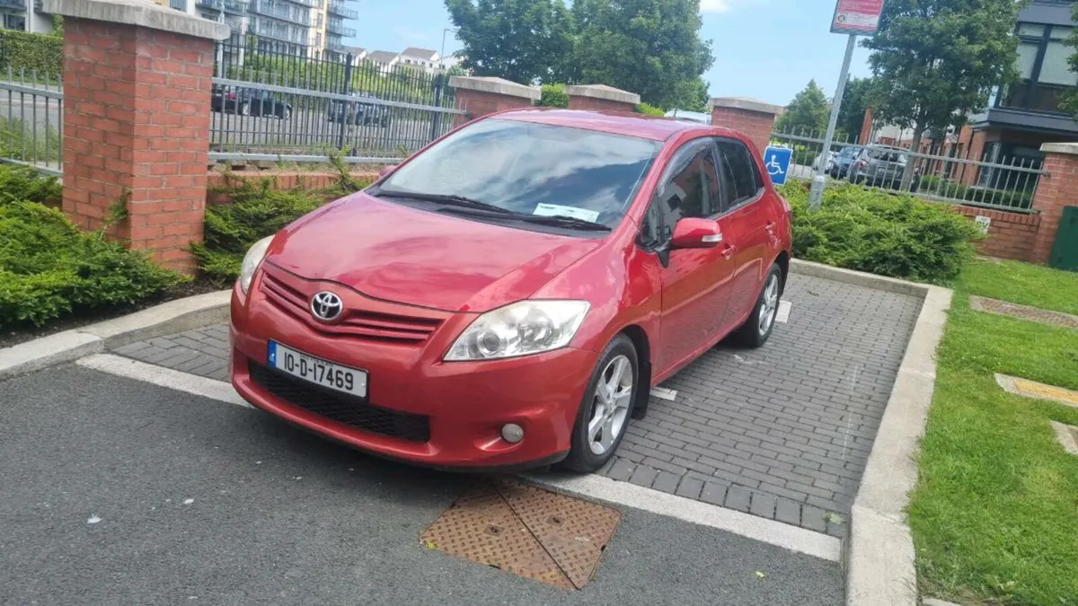 TOYOTA AURIS €4000 AUTOMATIC - Image 1