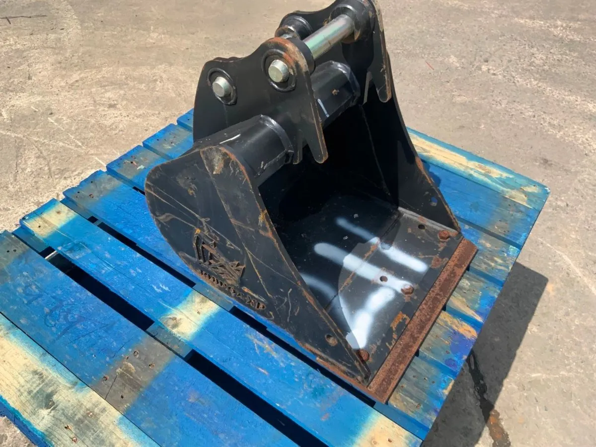UNUSED 18" RHINOX BUCKET.....35mm PINS.......211w. - Image 3