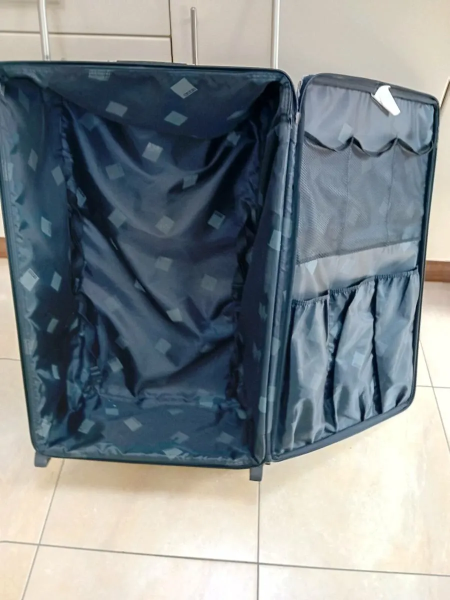 LARGE SUITCASE - Image 2