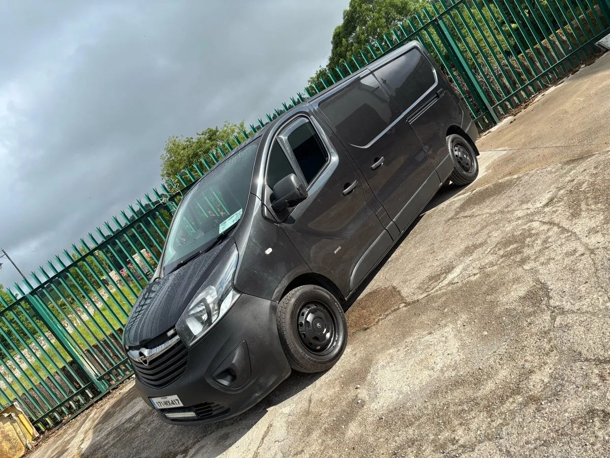 Opel Vivaro - Image 1