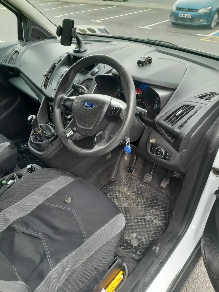 Van - Image 4