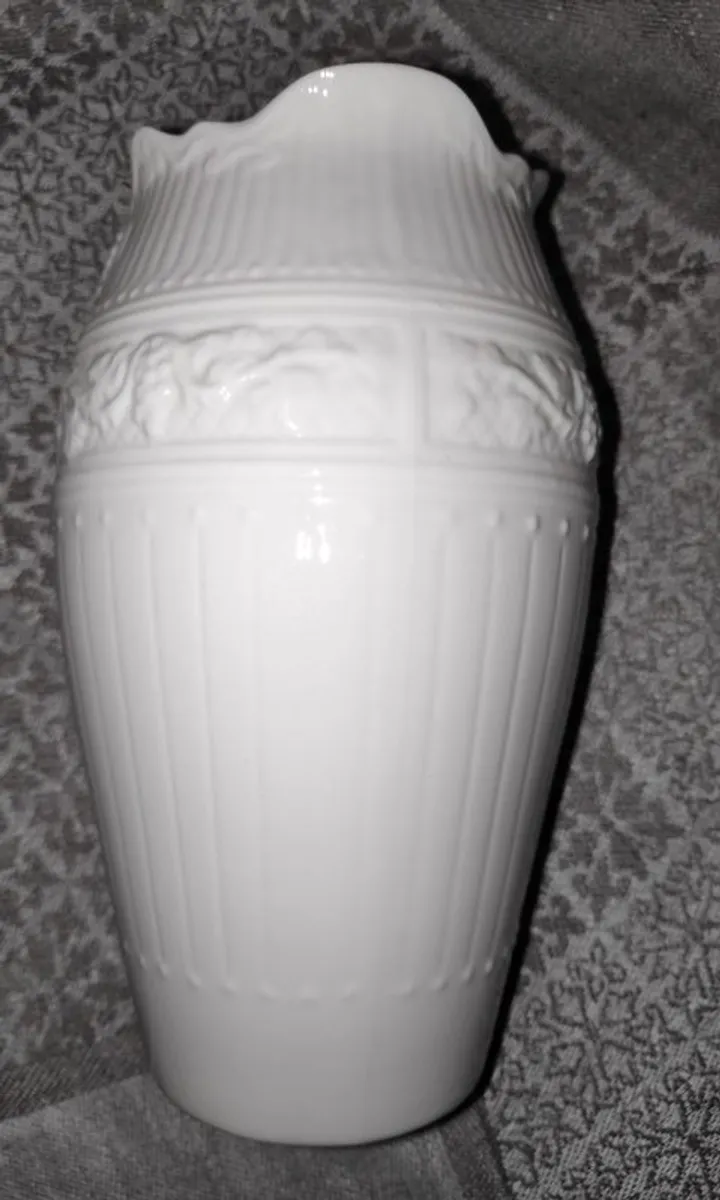 Vintage Belleek Bacchus vase, 8th mark - Image 2