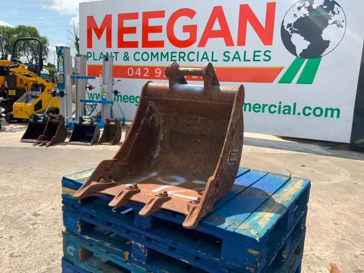 24" MINI DIGGER BUCKET....45mm PINS.....192w. - Image 2