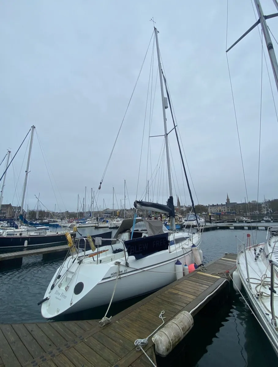 30ft bilge keel sailing boat yacht hunter - Image 3