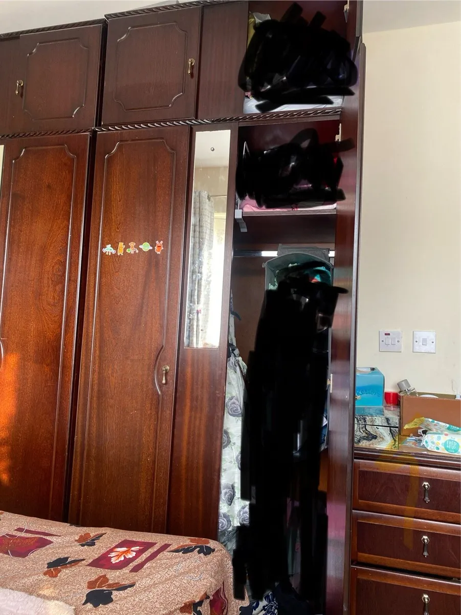 wardrobe - Image 2