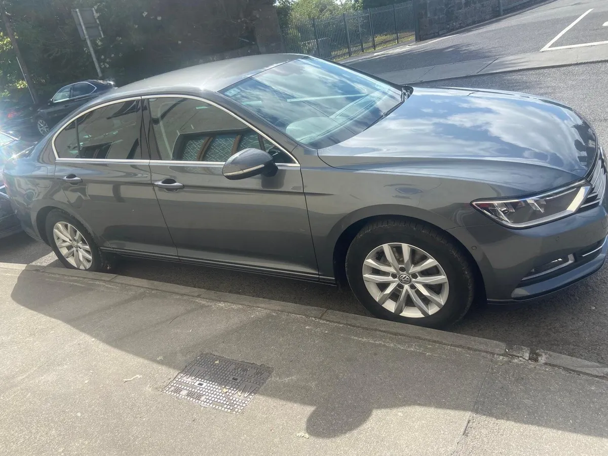 Volkswagen Passat 2017 - Image 2