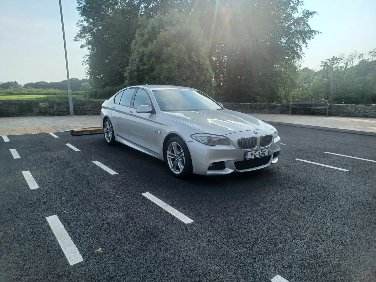 BMW 5-Series 2011 - Image 2