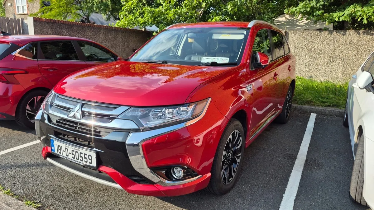 Mitsubishi outlander 2018 hybrid - Image 2