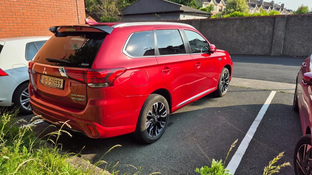 Mitsubishi outlander 2018 hybrid - Image 3