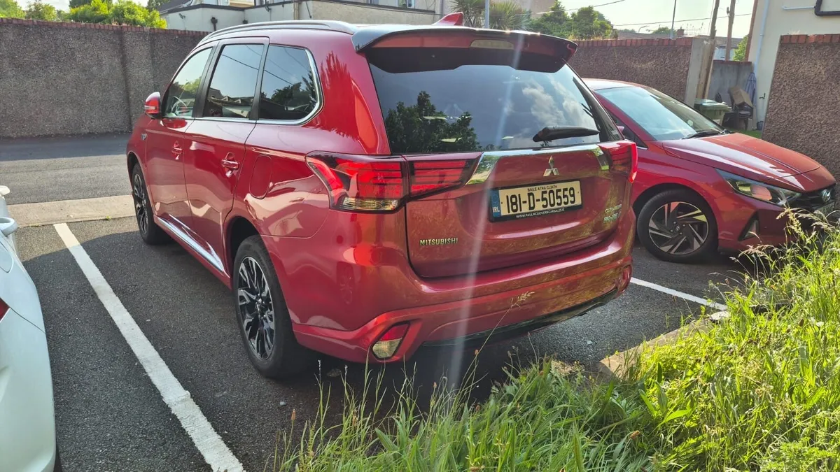 Mitsubishi outlander 2018 hybrid - Image 4