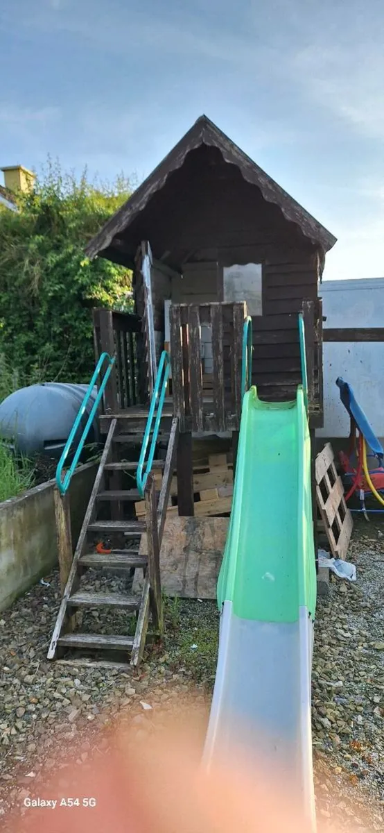 Tree house - Image 1