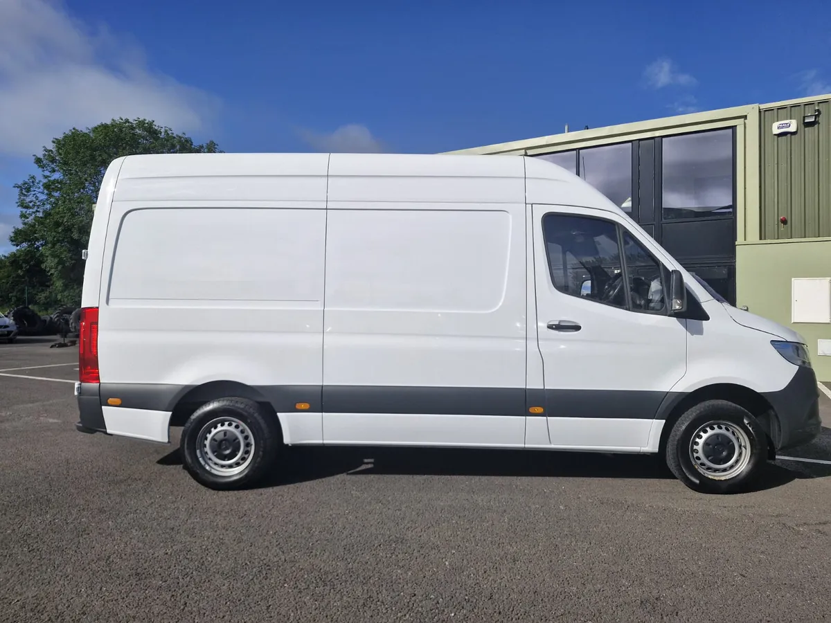 Mercedes-Benz Sprinter 2022 - Image 2