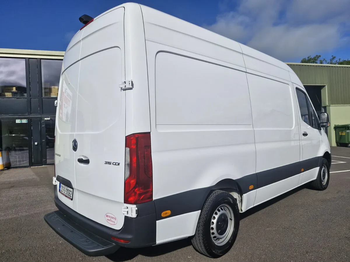 Mercedes-Benz Sprinter 2022 - Image 3
