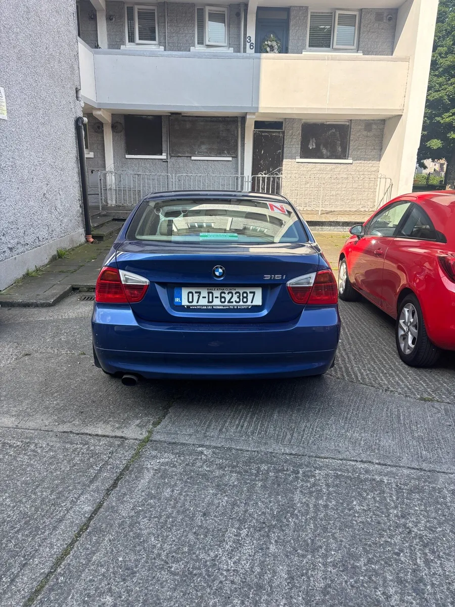 BMW E90 316i FOR BREAKING OR FIXING - Image 1