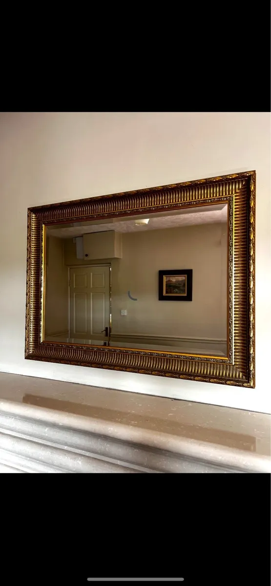 Elegant Vintage-Style Wall Mirror – Gold Frame - Image 2