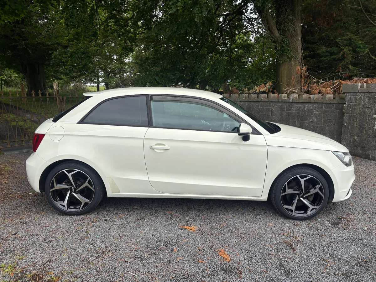 Audi A1 TFSI S-TRONIC 2012 - Image 2