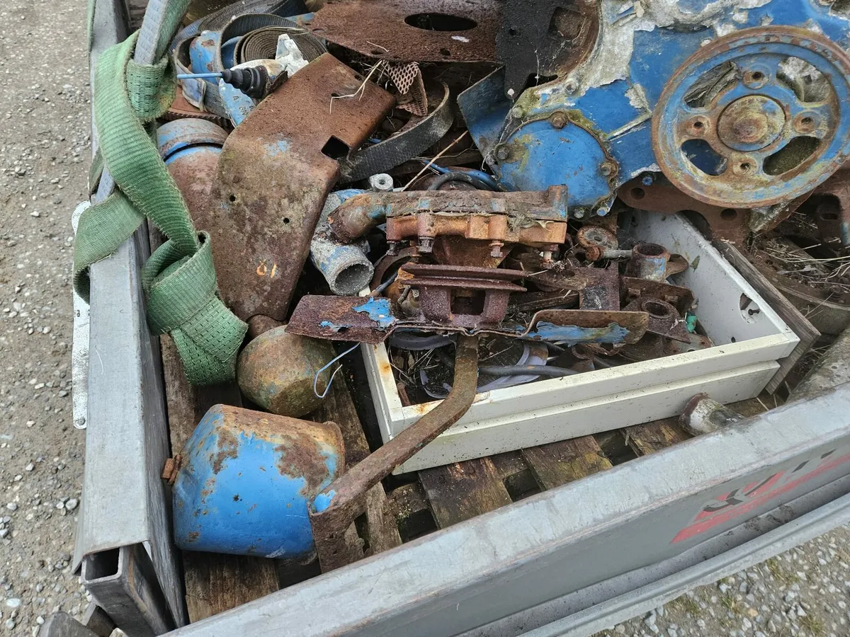 Ford 2000  tractor - Image 4