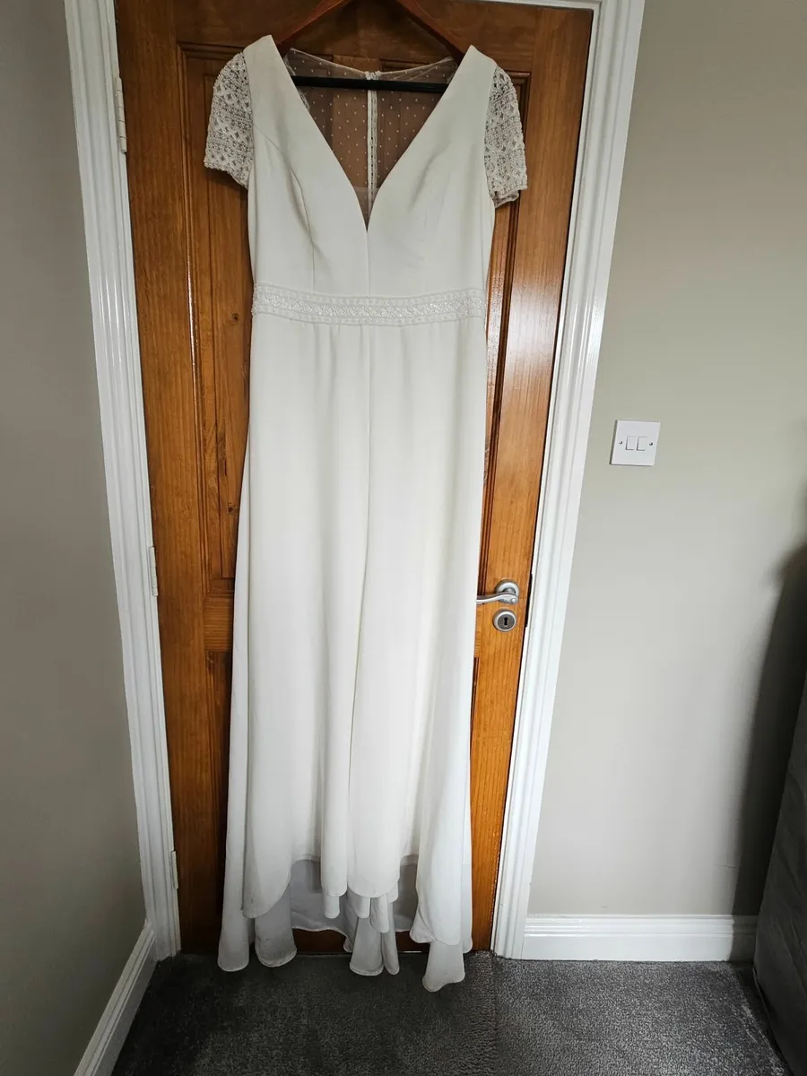 Wedding dress - Image 2