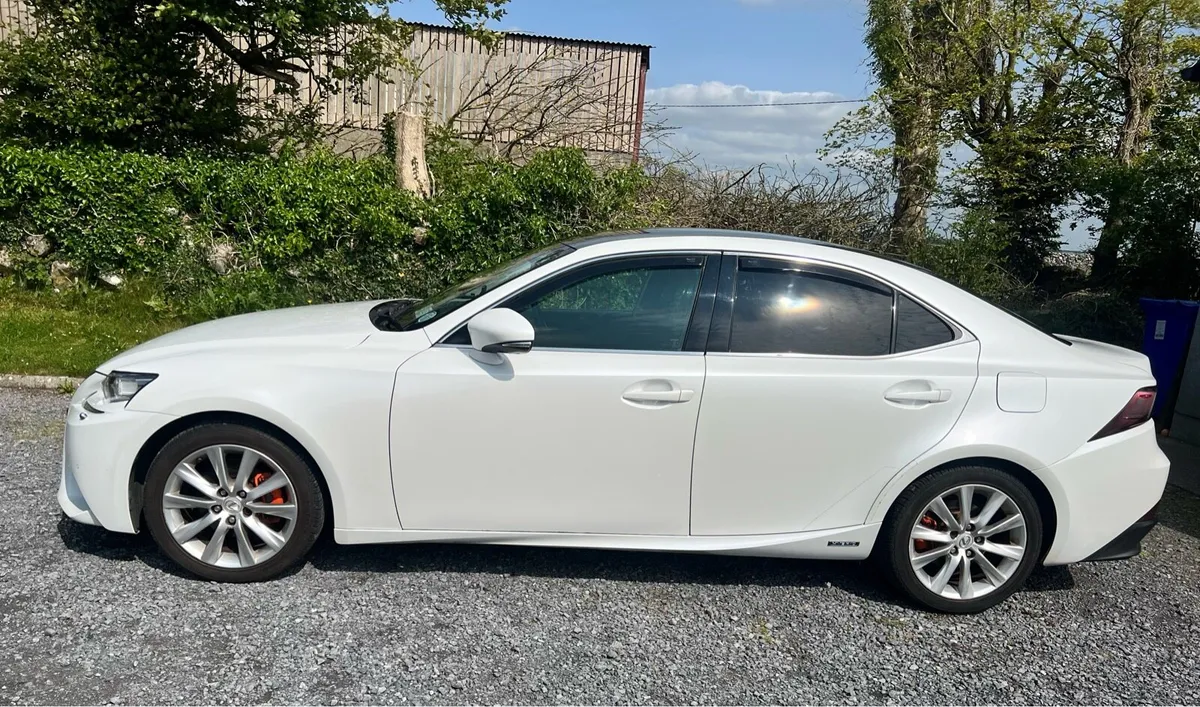 Lexus is300h Luxury, 2014 - Image 2