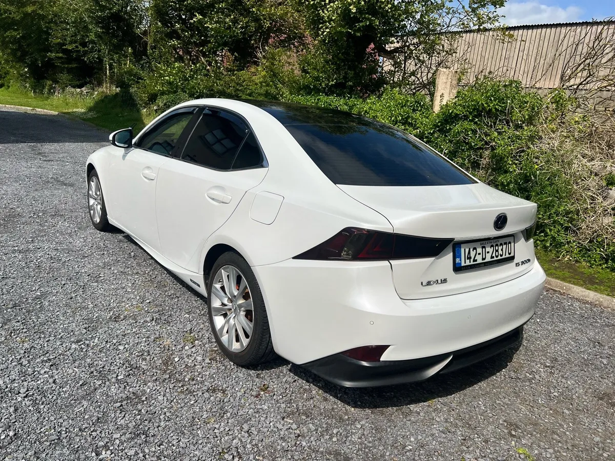 Lexus is300h Luxury, 2014 - Image 3