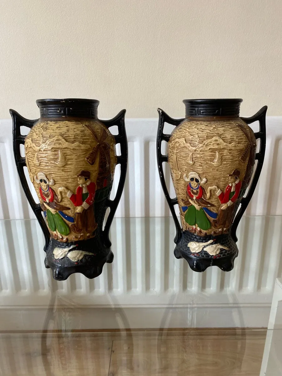 Pottery vases - Image 1