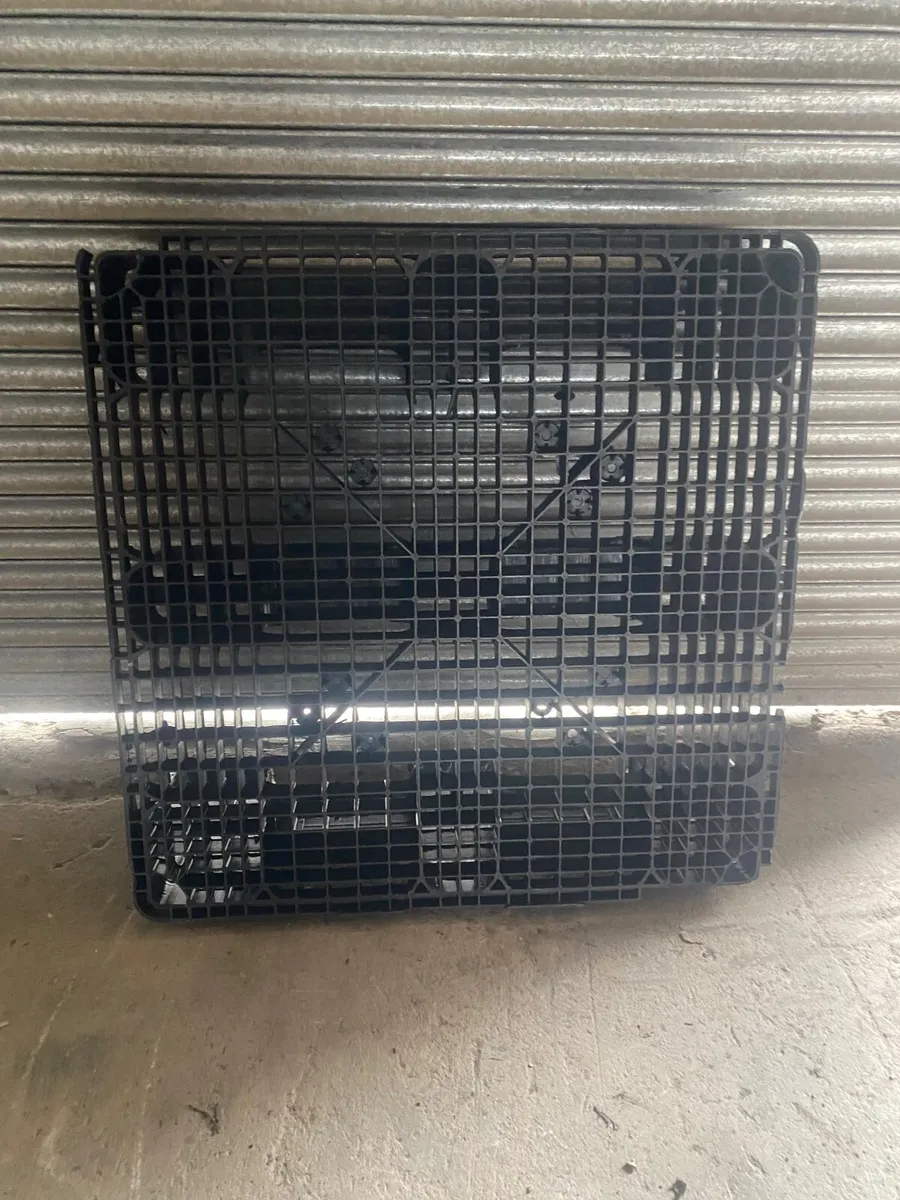 Heavy duty plastic pallet - Image 1