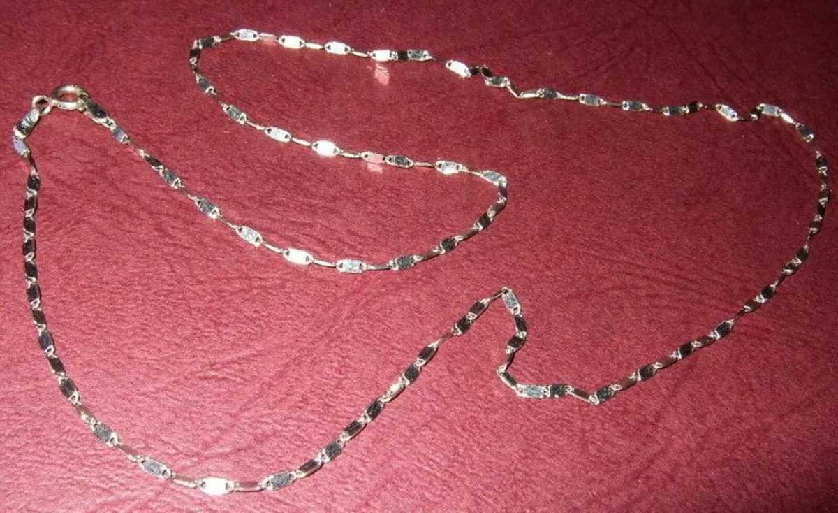 Vintage Hallmarked 9ct White Gold Necklace - Image 4