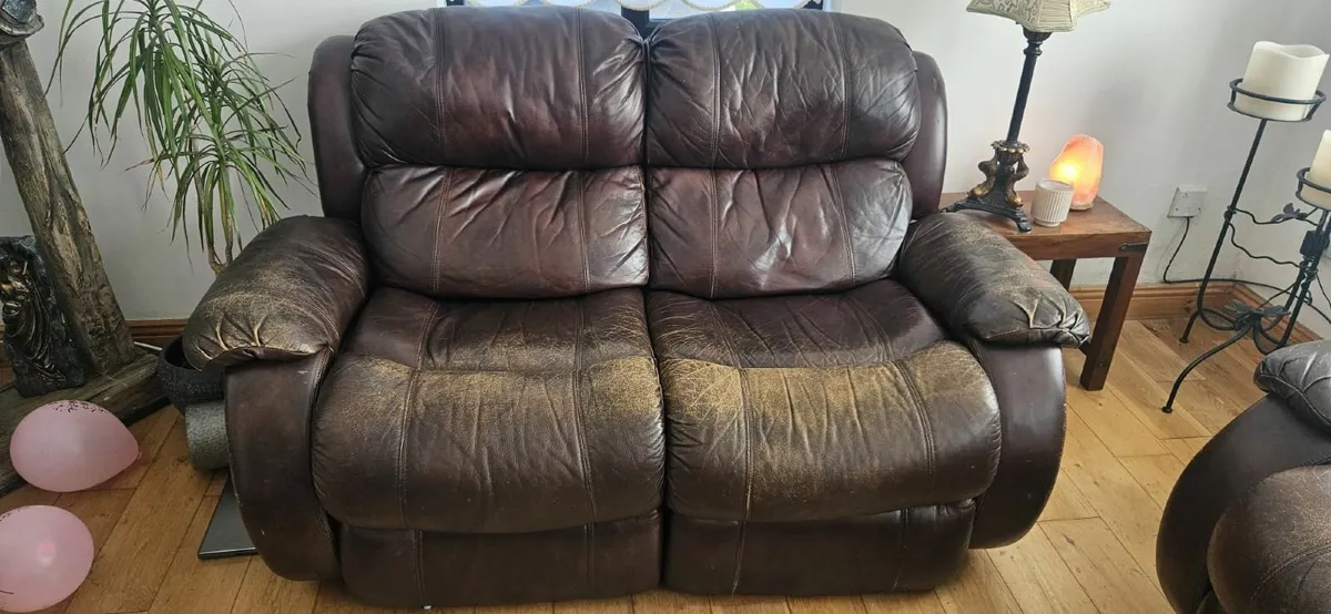 Two motorised reclining couches - Image 2