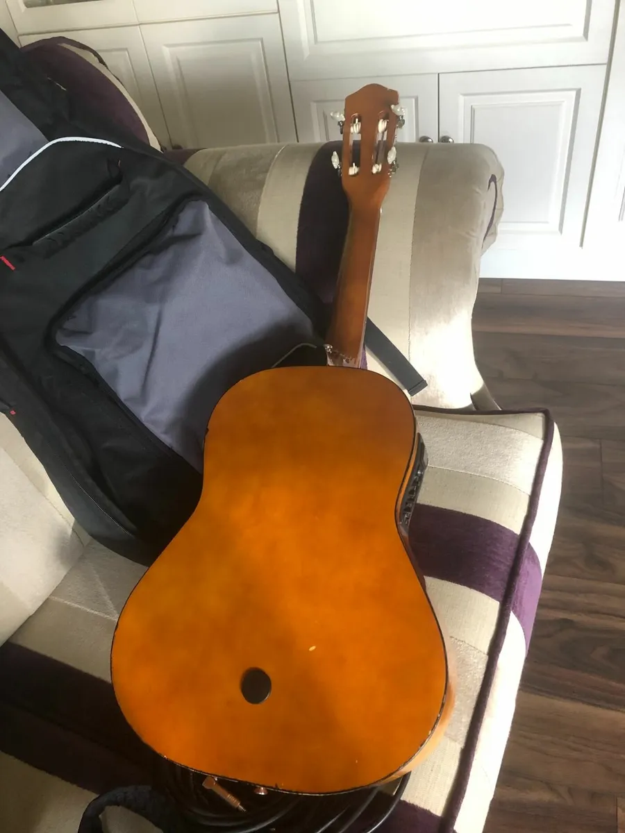 Ukulele Bass - Image 3