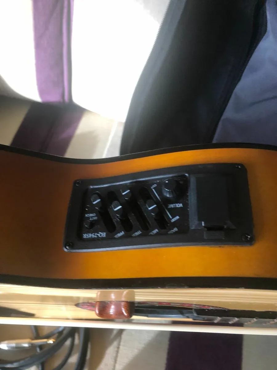 Ukulele Bass - Image 4