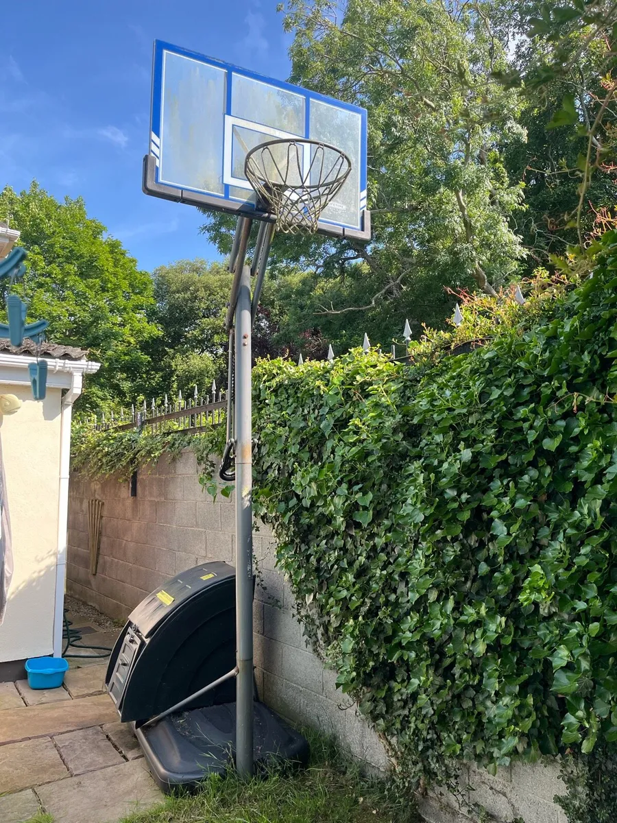 Basketball hoop - Image 1