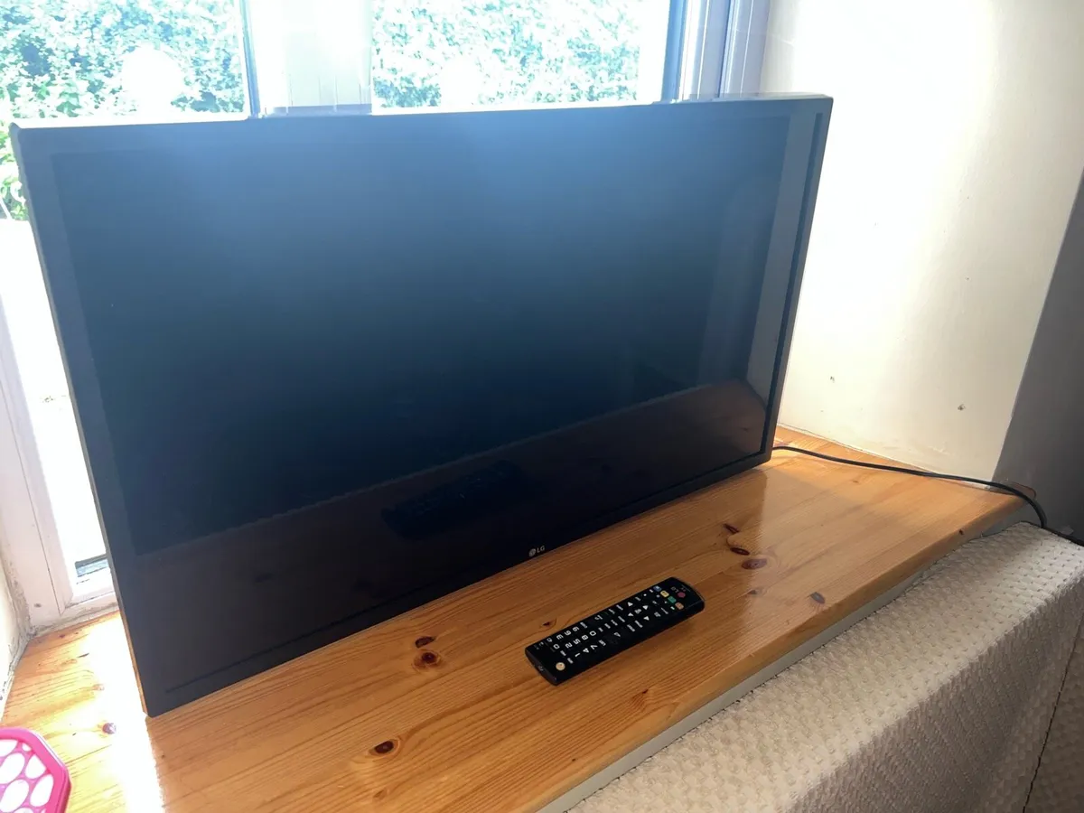 32” LG Smart TV - Image 1