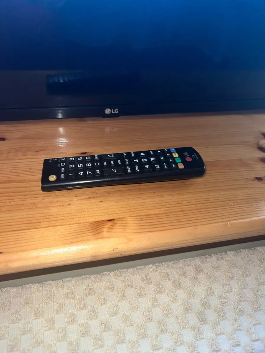 32” LG Smart TV - Image 2