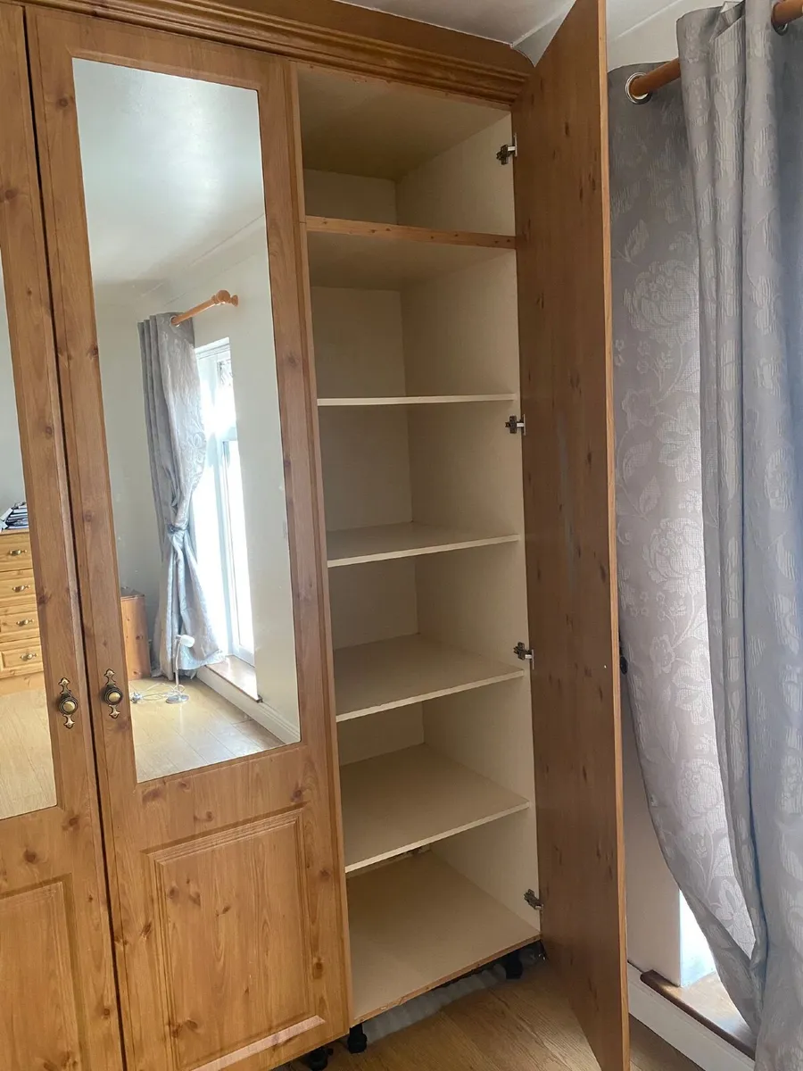 Fitted wardrobes - Image 2