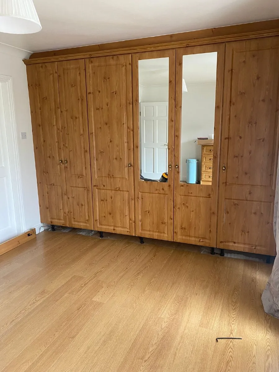 Fitted wardrobes - Image 4