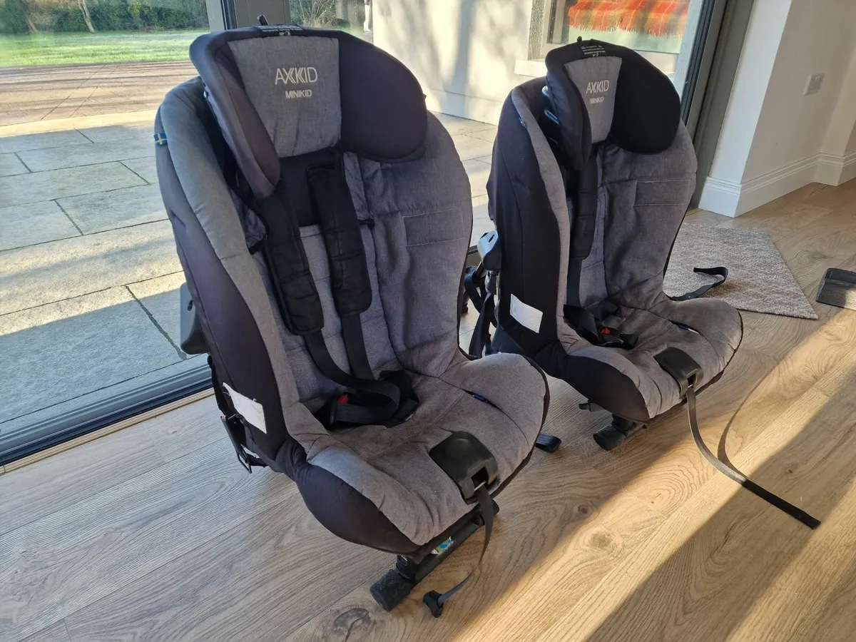 Axkid Minikid car seat - Image 1
