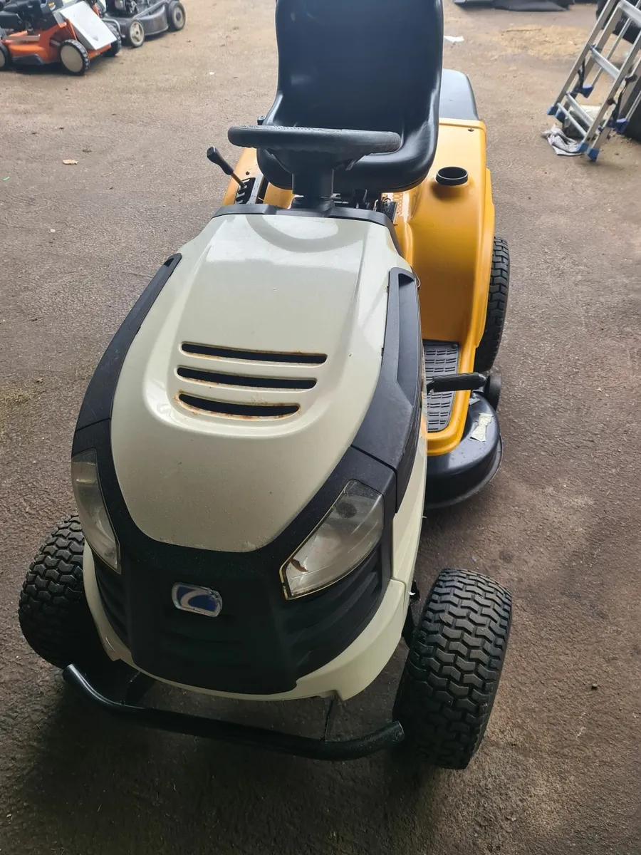 Ride on lawnmower - Image 1