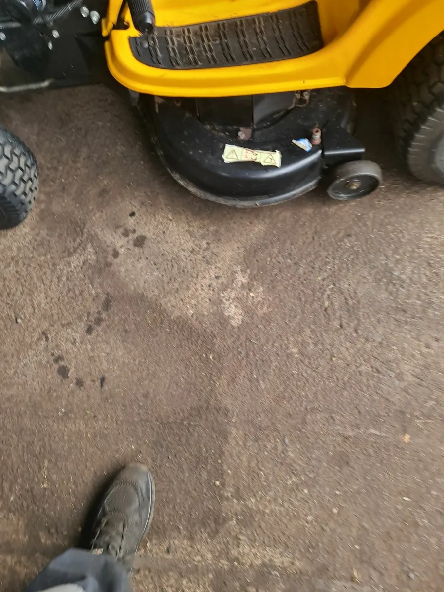 Ride on lawnmower - Image 3