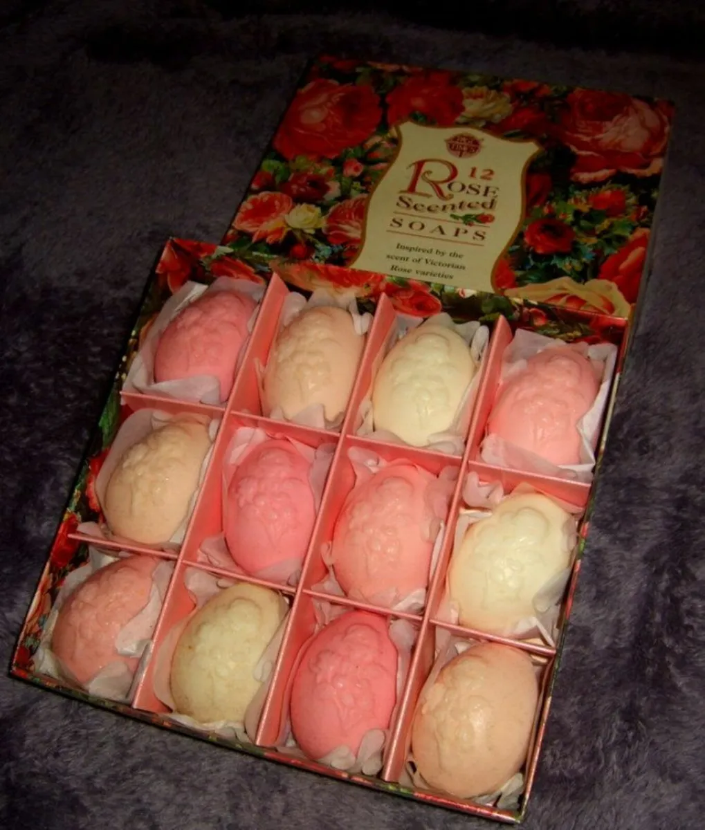 BNIB Harrods Rose 'Past Times' Soaps - Image 1